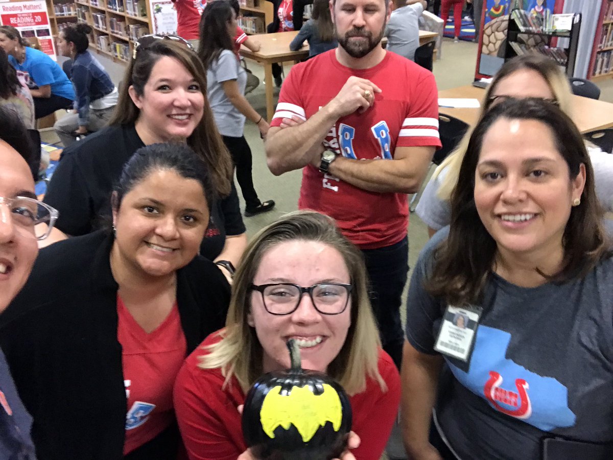 gabrieltorrez04's tweet photo. #kfeselfie @NISDFranklinES https://t.co/AS9OOgsZQI