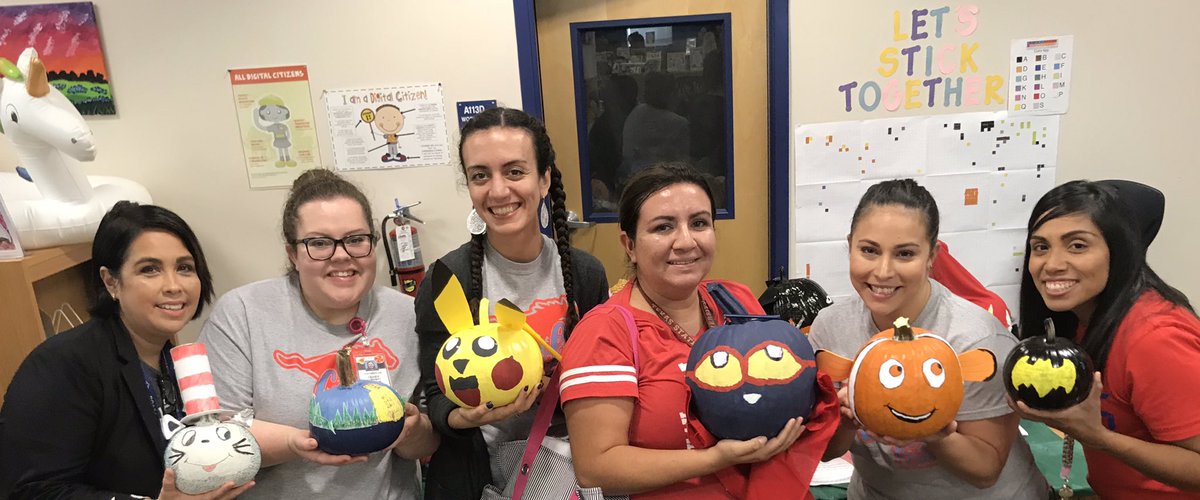 ssosa88's tweet photo. Pumpkin selfie #kfeselfie @NISDFranklinES https://t.co/prpR9TqEZF