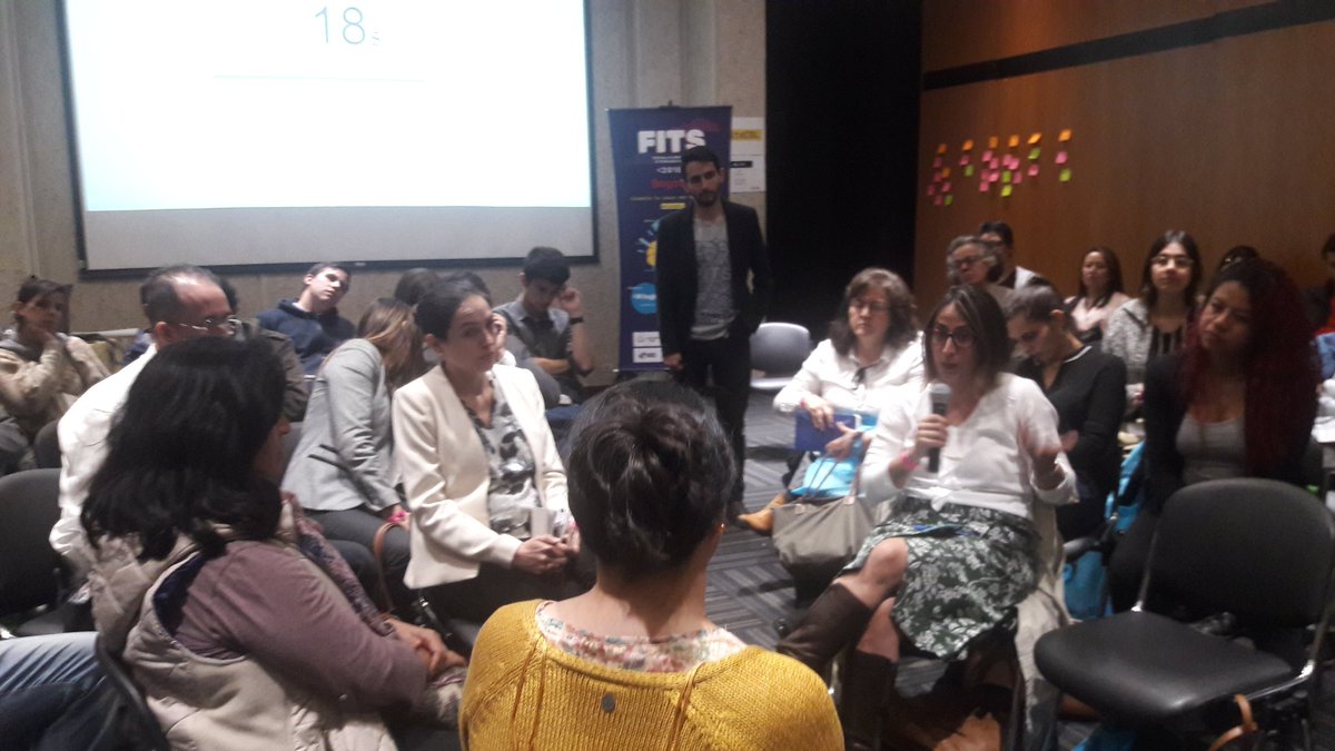 fundraiserscol's tweet photo. Super interesante la.dinámica de "la pecera" para el planteamiento de preguntas de las org y respuestas de los grandes donantes. CB. #FitsCOL https://t.co/lD4oHeQf0F