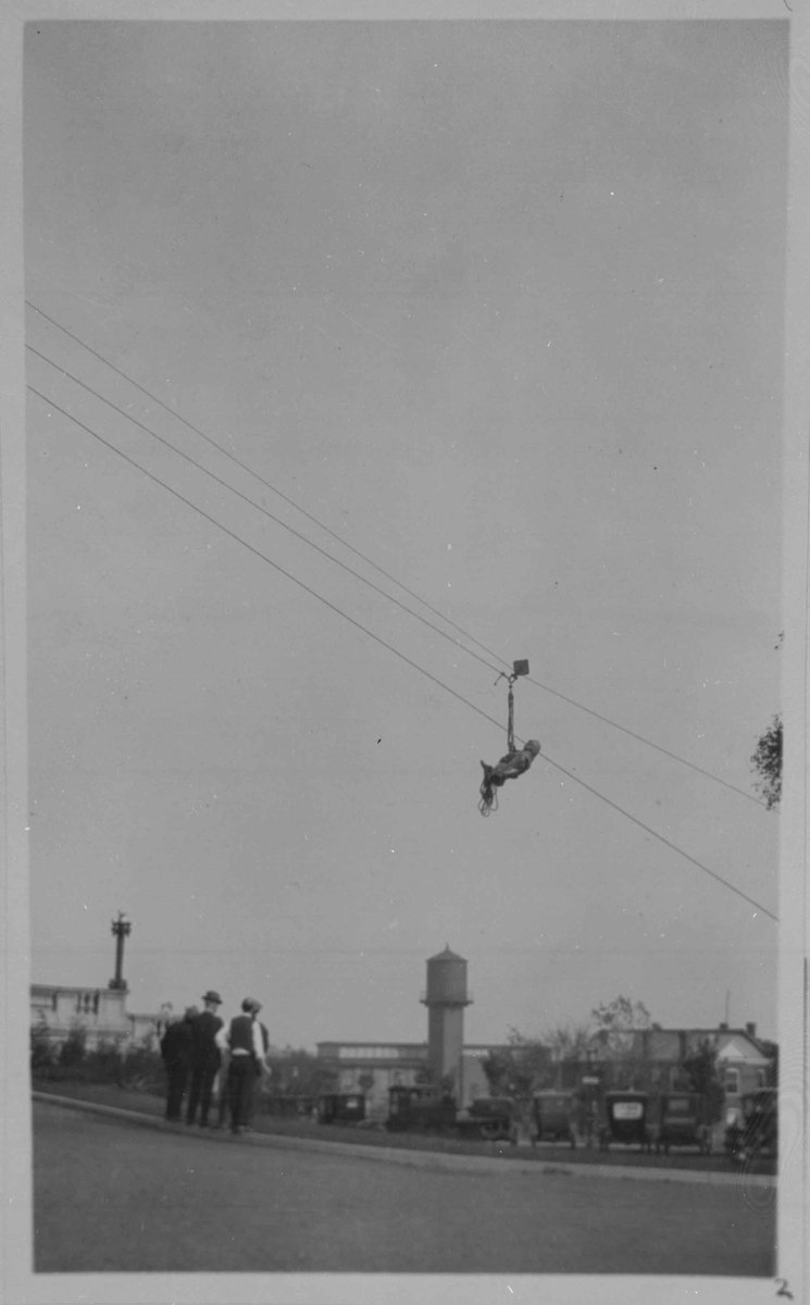 Ceres_MO's tweet image. Here are some photos of me and the guys from 1924. They used a pulley to bring me up in pieces and assemble me on top of the #MoCapitol dome! (1/2)