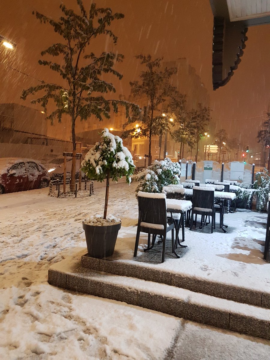 rabier1967's tweet photo. La neige est au rendez-vous à #SaintEtienne pour accueillir la #teamsenioriales @SenStEtienne https://t.co/tQk2VxMCth