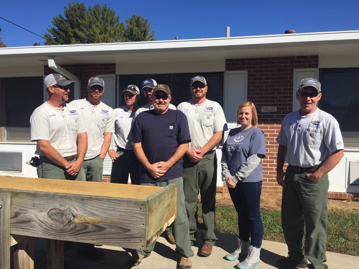SValleyEC's tweet photo. Today was the Electric Co-op Day of Service in Bledsoe County and we spent the day at the Bledsoe County Nursing Home. We cleaned up the courtyard, trimmed overgrown trees and hedges and repaired the planter boxes that residents use for their garden. #coopsbuildup https://t.co/nX5Dw8gix2