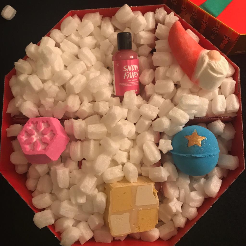 LCVMagazine's tweet photo. #Lush #sansemballage #lifeinmybath #bubblechristmas #coffret #Noël #bubbletrip
Special Thanks to @VirginieFaurou1 @LCI https://t.co/SQaPHxCaUx