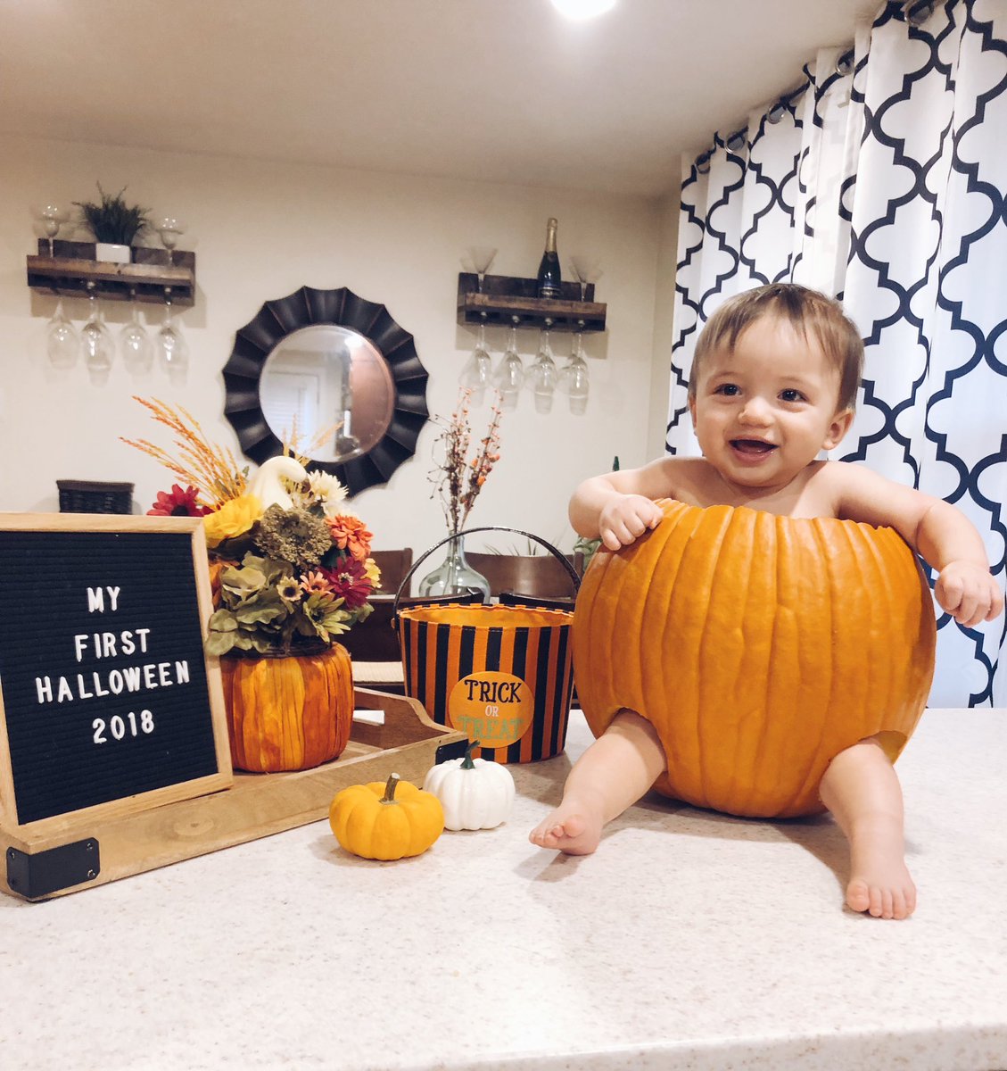 bee______bee's tweet photo. My baby in a pumpkin 🎃 #Halloween2018 #baby #jtpv #myfirsthalloween #pumpkin #babyinapumpkin https://t.co/9vUJBe2HOL