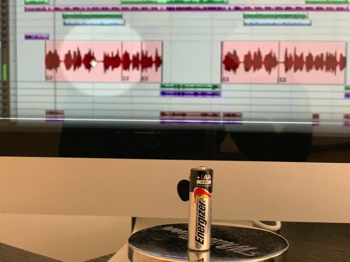 ReikMx's tweet photo. Iniciando el día y la semana cómo se debe, en el estudio ⚡️😬
#EnergizerLatino @Energizer https://t.co/vg3bDawmLz