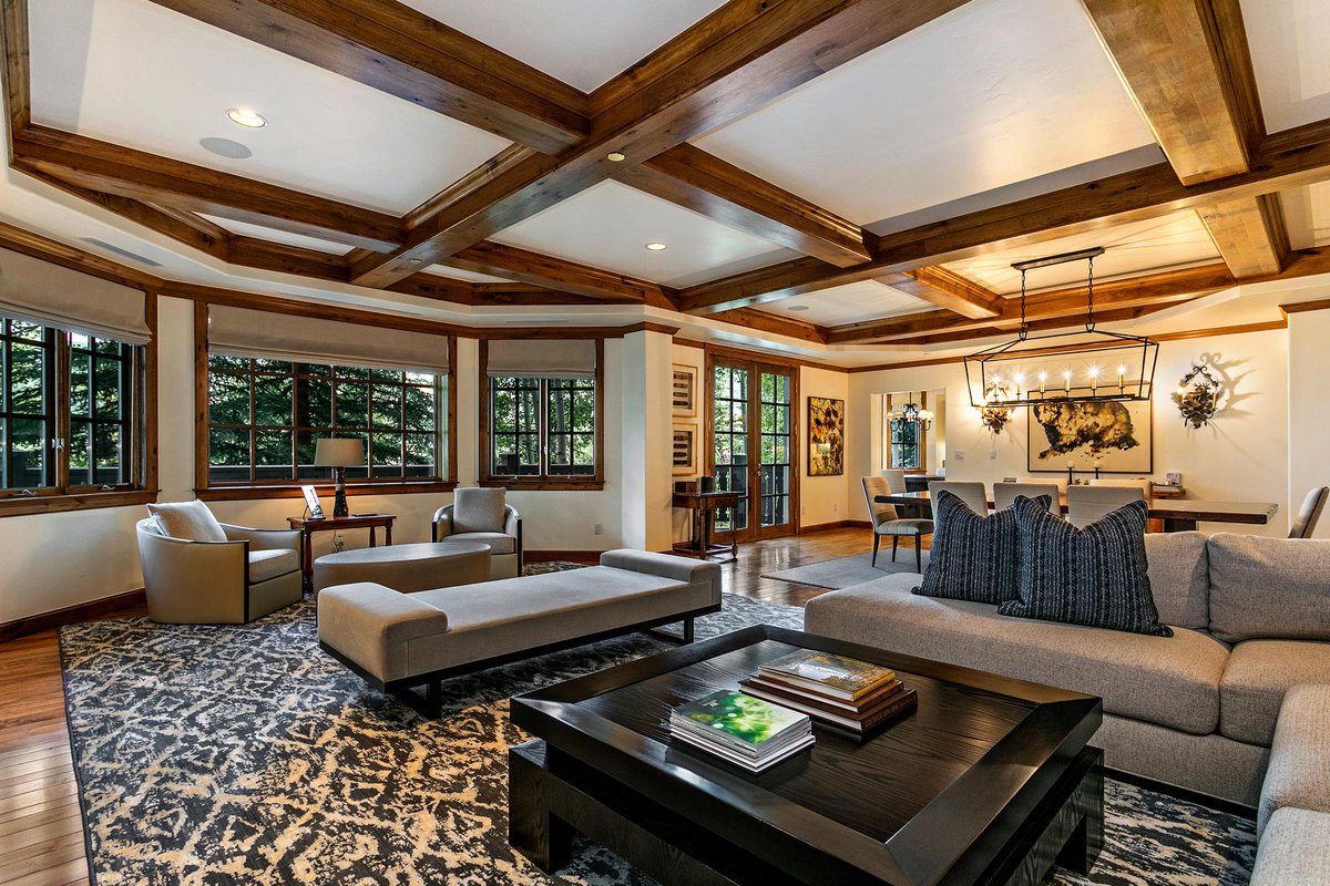LIVSIR's tweet photo. Extraordinary Property of the Day: Experience the height of luxury and service at the Chateau in Beaver Creek, CO. https://t.co/owyi6DfSaX https://t.co/BvEdf8c7DR