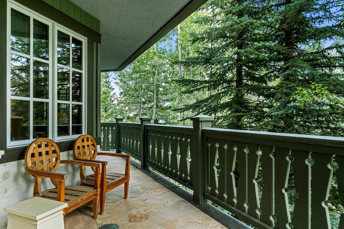 LIVSIR's tweet photo. Extraordinary Property of the Day: Experience the height of luxury and service at the Chateau in Beaver Creek, CO. https://t.co/owyi6DfSaX https://t.co/BvEdf8c7DR
