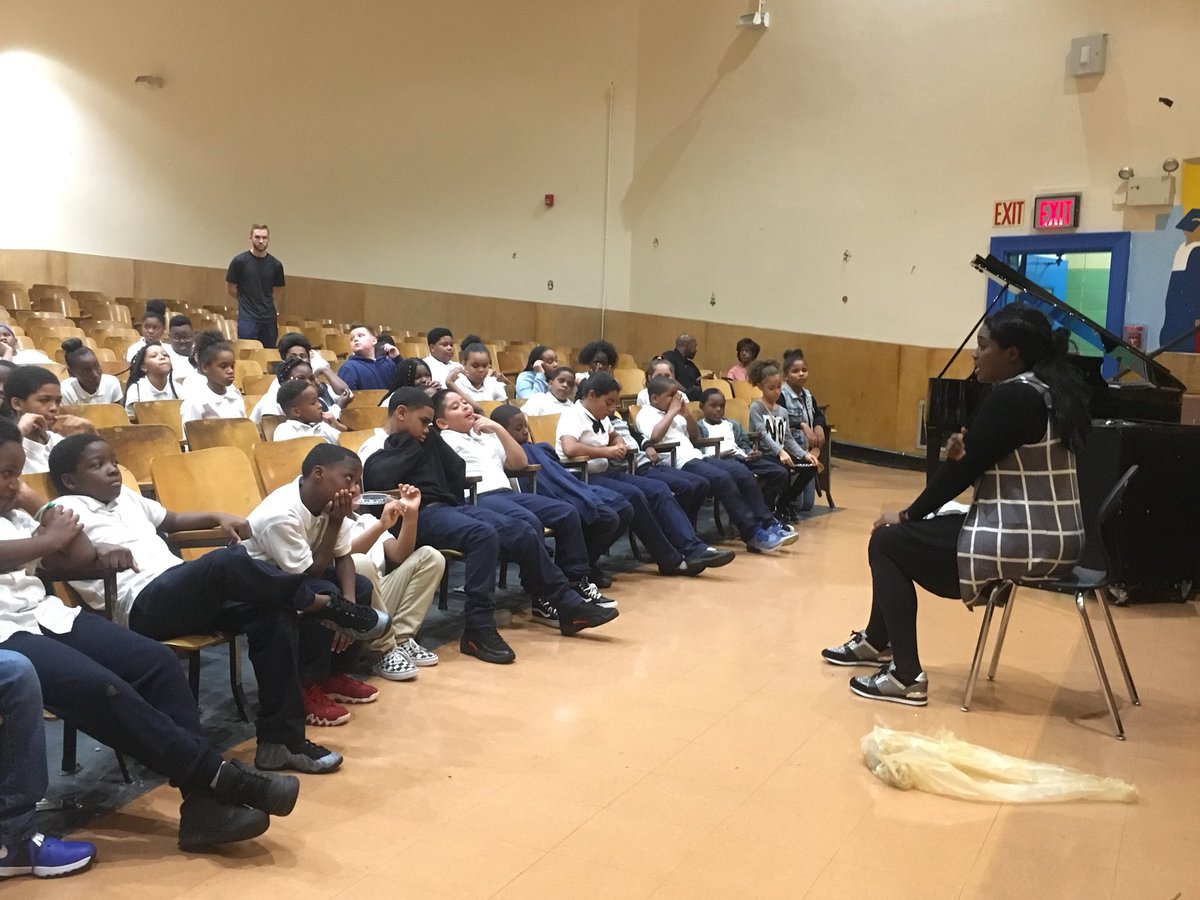 timeinkids's tweet photo. Making a difference, one at-risk child at a time. Time In is so lucky to have friends like @AngelJoyBlue who take time out of their busy schedules to meet, sing and speak with students. #nationaloperaweek #operaweek #timeinkids #opera https://t.co/fUQL2Bix6C