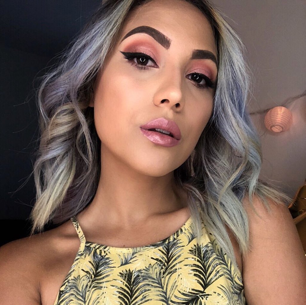 Mondays, nothing a little makeup can't fix. 😉 - Are you more of a natural eyeshadow or colorful eyeshadow kind of gal? - Repost: @Arysolorzano - - - - #aestheticaCosmetics #settingpowder #makeup #bananasettingpowder #translucentsettingpowder
