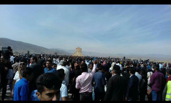 Javanmardi75's tweet photo. شکست بزرگ نظام! تصویری کە دشمن باید ببیند. نظام تمامی تدابیر و تھدید و ترفندھایش برای جلوگیری از مراسم پاسارگاد بە این نتیجە رسید!
#نظام_رفتنی_است 
#پایان_سلسلە_آخوندیان https://t.co/PeNLXpeZoa