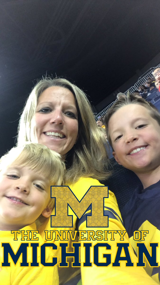 dheselsc's tweet photo. #CrislerLIVE #GoBlue https://t.co/jY5umlSv5p