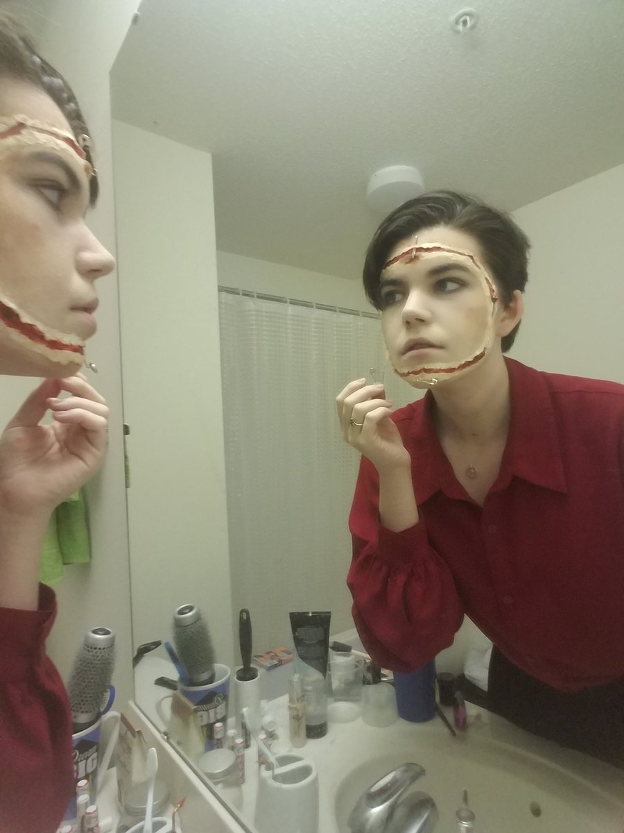 emberFireFly_me's tweet photo. Putting on my face in a whole new way!!
#fashion #halloween #31daychallenge #30daychallenge #makeup #scary #blood #face #safetypins #liquidlatex #firsttimetryingthis #sofun #socool #thesafetypinsdidnotlikethelatex #sotheresonlytwo #day28 https://t.co/L6qvyTIiGl