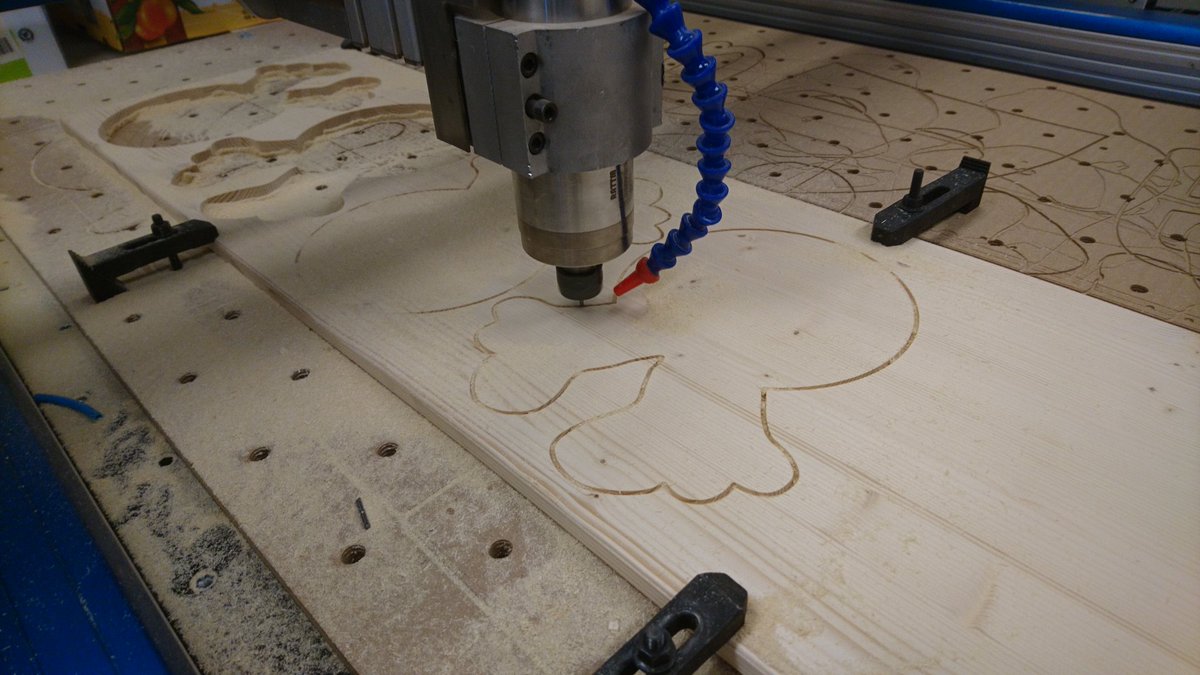 Ook 3axis R&amp;D opent de deuren tijdens de open bedrijven dag Drenthe. We bedenken niet alleen leuke projecten, we maken ze ook! Zo wordt er naast het frees en laserwerk ook druk gelast aan de bars voor de De Drommedaar