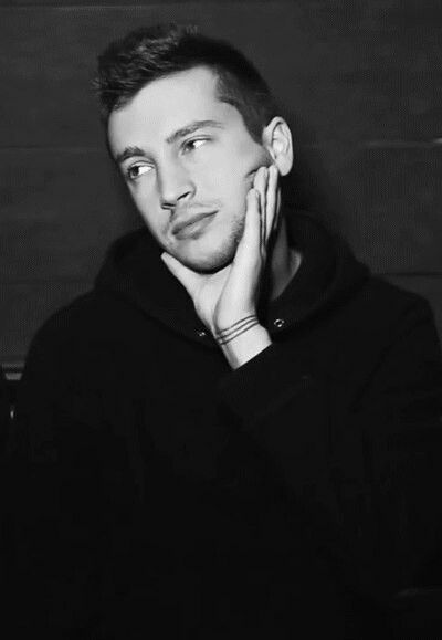 migraine. (@trappdor) on Twitter photo 