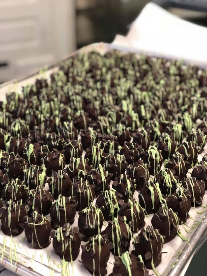 BERF4023's tweet photo. Oh.. one more thing. @trufflebarLV new flavor Mint Chocolate Chip is absolutely insane. My life as a taste tester may be the most sought after occupation #everydayimtrufflin #handmadechocolates https://t.co/VYliW2xjc2