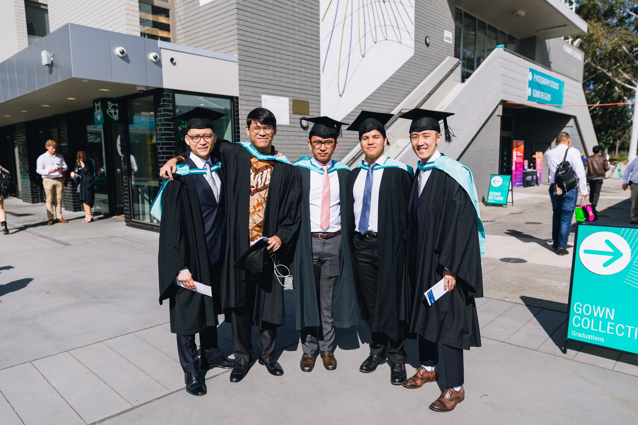 Monash University on X Congratulations to all our October graduates. Did we snap your photo Visit https t g5RceSiF19 to see. MonashAlumni https t pNOkiHFRML X
