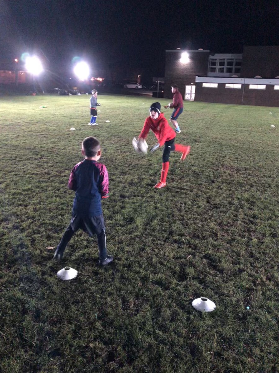 matt76smith's tweet image. No @AcademySTFC training tonight for Dylan, but back helping the youngsters out at his old grassroots team @DurringtonFC #socialcorner #passontheknowledge #GkUnion #development