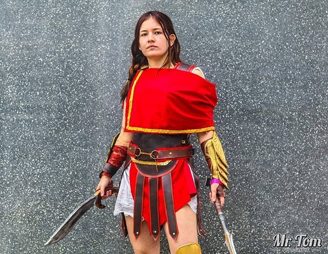 TheGamerGirlUk's tweet photo. Got a few shots back from @mrtomphotography (Always fun to work with give them a follow!) here is one of them 😁 We didn't do too many because I was bloody freezing.  You can actually see the goose bumps on my legs 😅😅
~
~
~
#Ubisoft #UbisoftCosplay #a… https://t.co/zuQZczMCnJ https://t.co/XKeGdKi6X4