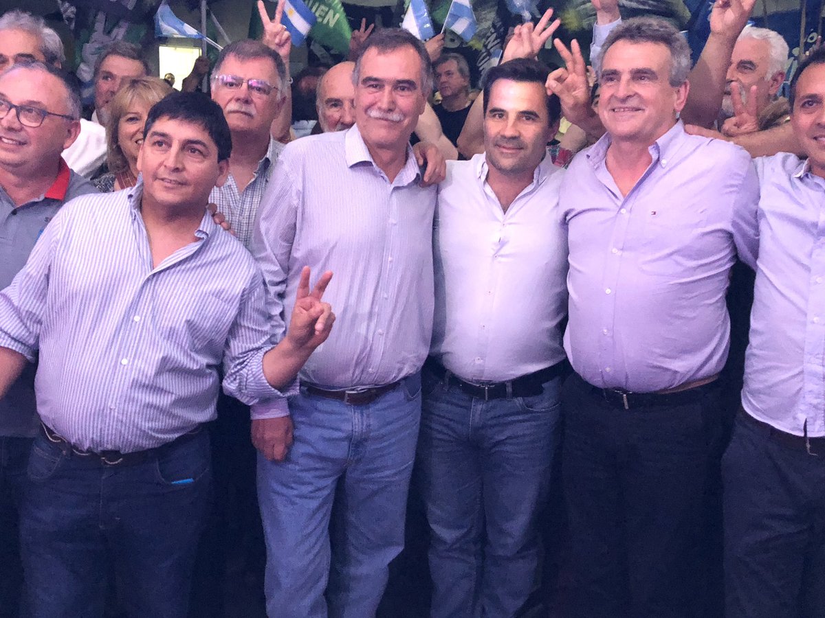CSVyBNeuquen's tweet photo. #Ahora #RumboAl2019 @CQuintriqueoOk junto a @RossiAgustinOk  @dariomartinezpj construyendo la unidad para derrotar el proyecto de restauración conservadora liberal de Cambiemos https://t.co/1ElEqLcmfh