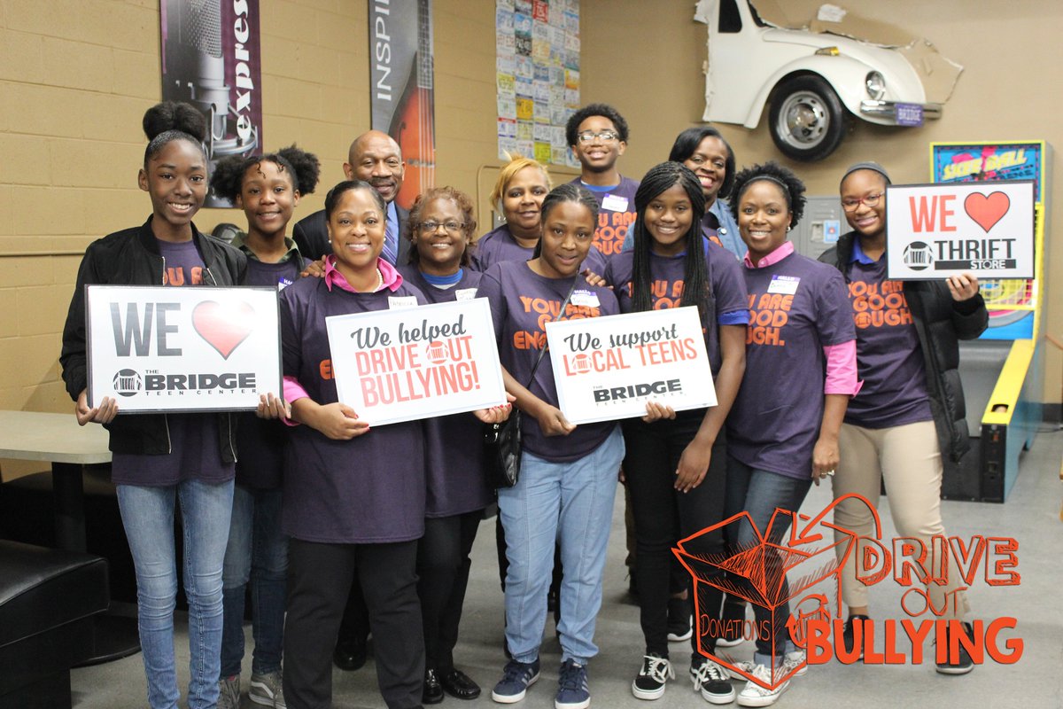 TheBridgeTC's tweet photo. We are so thankful to have the #TopTeensofAmerica, Chicago Chapter, Skyline Metropolitan here serving during our #DriveOutBullying Initiative. They rocked it on Saturday at the #ThriftStore! Thank you for supporting teens here. #StopBullying #BullyingPrevention #October https://t.co/ERRIzlyh8U