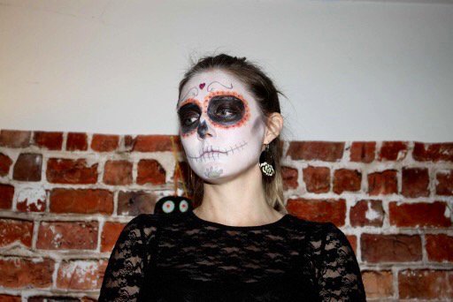 OOT_Hamburg's tweet photo. We had a great time at our early #diadelosmuertos #show last Thursday @mathilde_hh Next up on #highlights #soprano and #comanagingdiva Sashell Beck. #Operaontap #operaontaphamburg #operainabar #spanishsongs #sugarscull #makeup #classicalmusic #newmusic https://t.co/pKkkPfnM9v