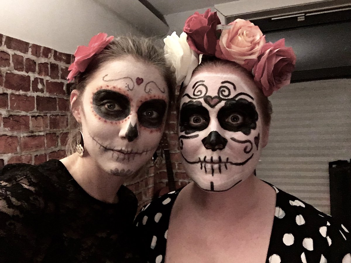OOT_Hamburg's tweet photo. We had a great time at our early #diadelosmuertos #show last Thursday @mathilde_hh Next up on #highlights #soprano and #comanagingdiva Sashell Beck. #Operaontap #operaontaphamburg #operainabar #spanishsongs #sugarscull #makeup #classicalmusic #newmusic https://t.co/pKkkPfnM9v