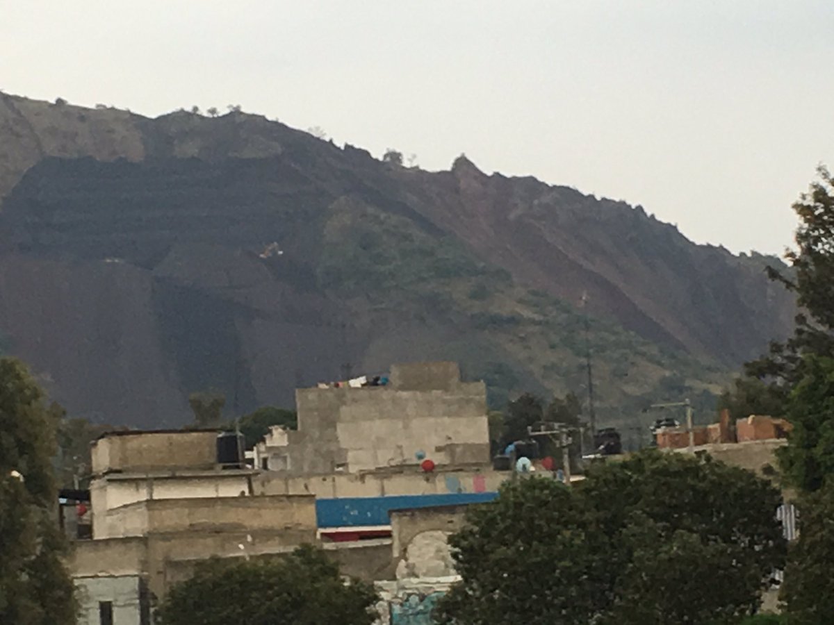 ceromaldad_'s tweet photo. @ClaraBrugadaM Alcaldesa, buenas tardes. Nuevamente desde la sierra de Santa Catarina. Hace unas semanas dijo que tomaría cartas en el asunto, pero están acabando muy rápido con el Xaltepec. Hará algo? https://t.co/auTUE6b7U4