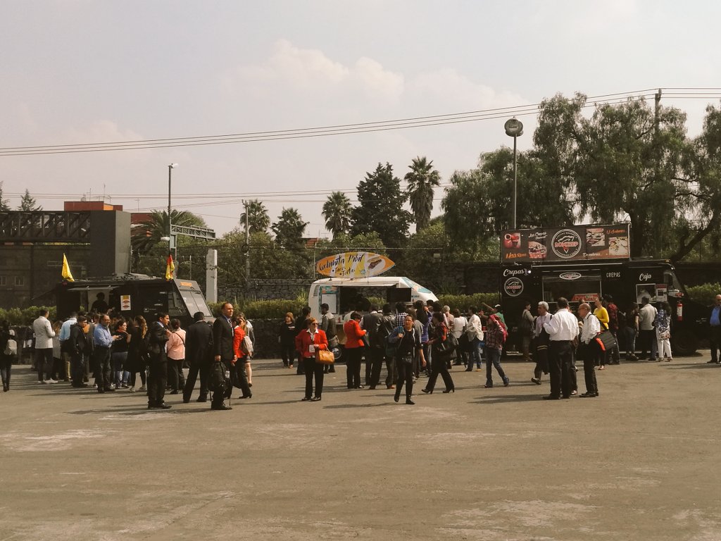 Así nos fue en el "VI Congreso del Sistema Incorporado 2018" en el #CEC  de la #UNAM #ComeEnUnFoodTruck #FoodPorn #FoodTruck #Colectivoft <a href="/WurstWagenMx/">WurstWagenMx®</a> <a href="/BonKrep/">BonKrep</a> @DeLuisias