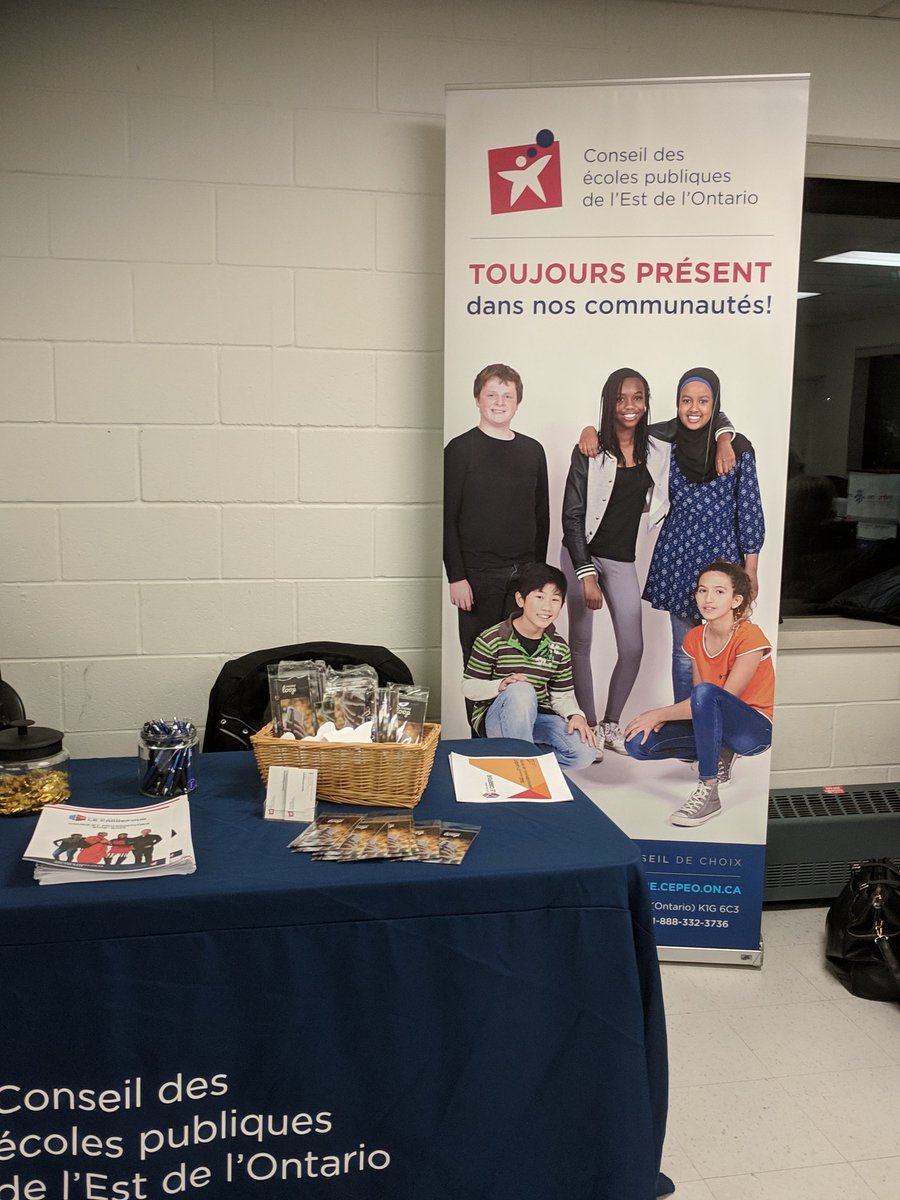 Ce soir, le <a href="/EALeCarrefour/">Le Carrefour</a> présente ses programmes de français langue seconde au centre de ressources pour les familles militaires <a href="/MFRC/">3oo</a>