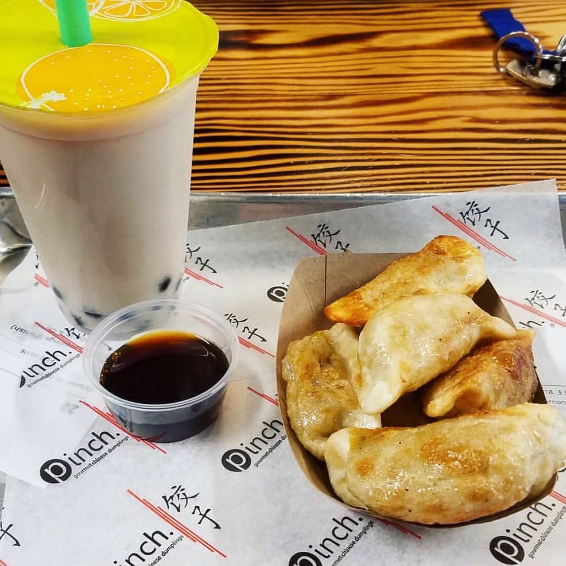 case of the monday’s? nothing an order of dumplings &amp; bubble tea can’t fix. 📸: <a href="/amandakatlee/">alee</a> 🥟#pinchdumplings