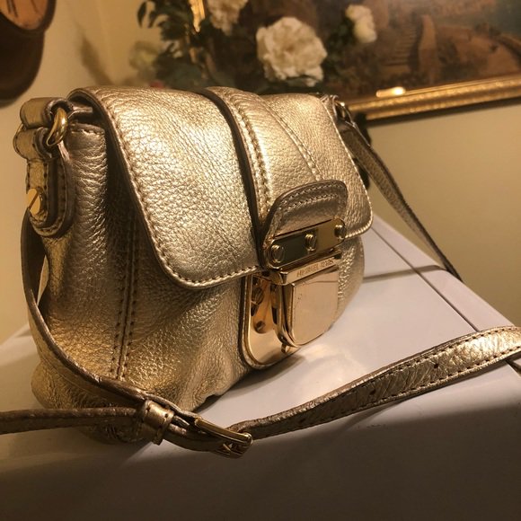 fashion1961's tweet photo. So good I had to share! Check out all the items I'm loving on @Poshmarkapp #poshmark #fashion #style #shopmycloset #gypsy05 #hm #michaelkors: https://t.co/C7gVGDBAD5 https://t.co/YE10kN2ACf