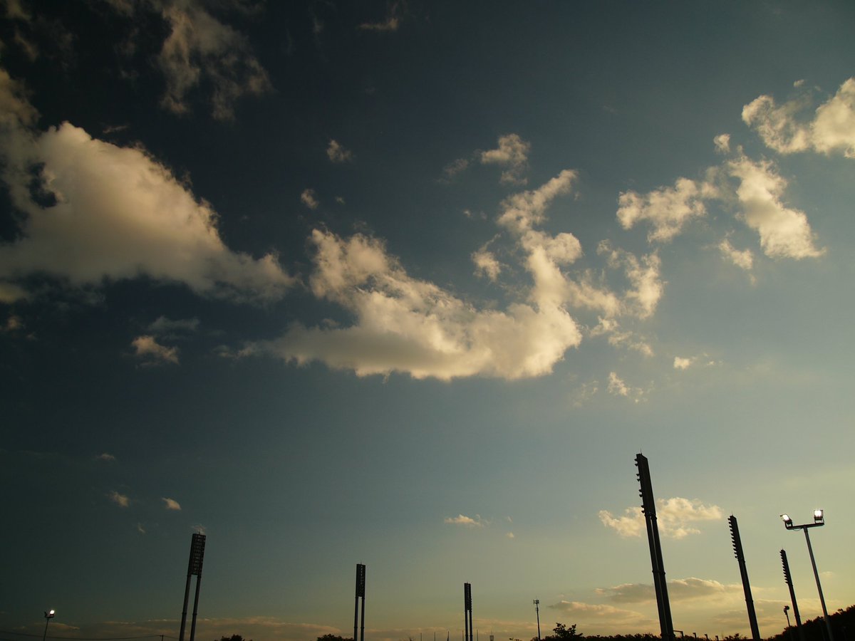 needeen7's tweet photo. DIGILUX3
LEICA D VARIO-ELMARIT 14-50mm F2.8-3.5
夕焼け。
#写真撮ってる人と繋がりたい
#写真好きな人と繋がりたい
#DIGILUX https://t.co/hwHUkxKOY1