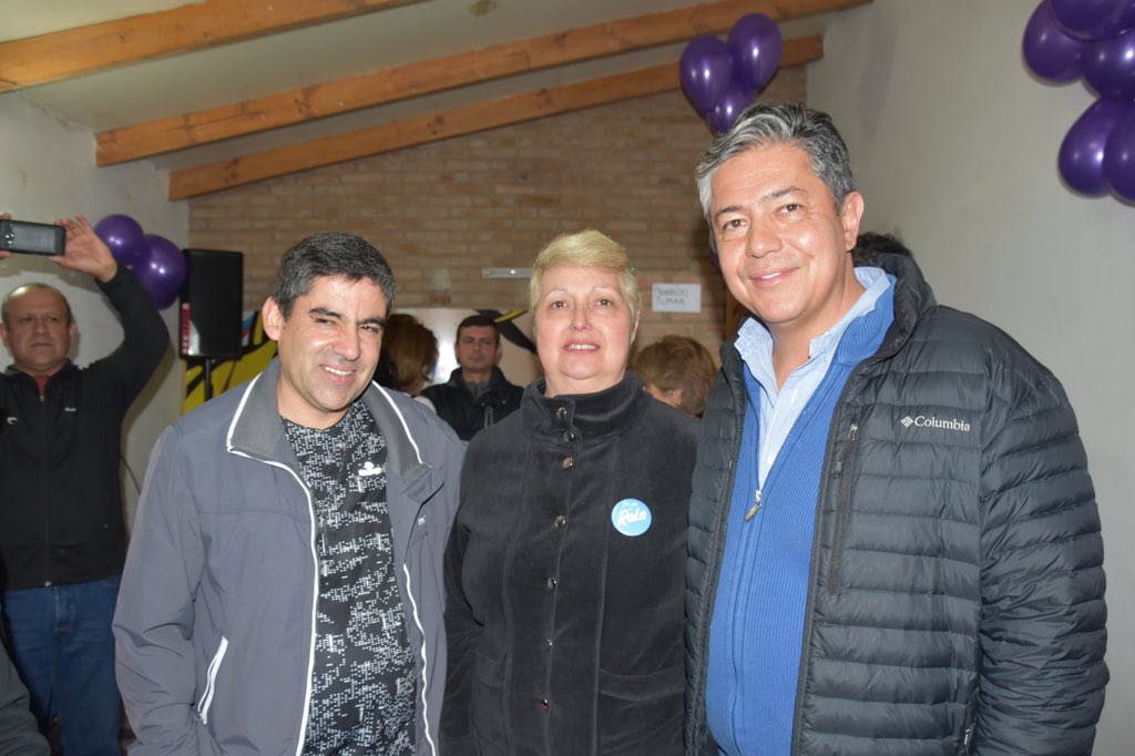 Rolo_Figueroa's tweet photo. Estamos en Andacollo charlando con los vecinos. Gracias @Pradesbachy  y equipo, sé que nos espera un futuro de desarrollo para el #NorteNeuquino si potenciamos nuestras fortalezas y trabajamos unidos como región. https://t.co/l2c43PQm5M