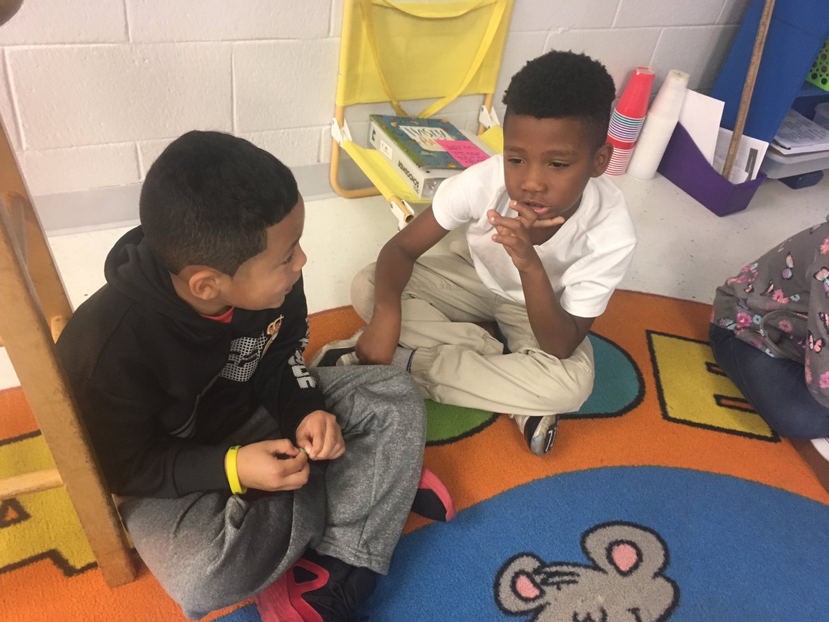 MrsMull117's tweet photo. Proud of the collaborating that went on today in room 117 @AldermanEagles https://t.co/ATzGb5s1NM