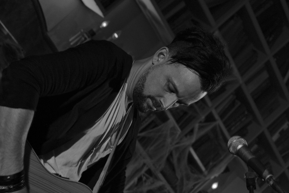 vizmarphoto's tweet photo. A wild Billy in his natural b/w habitat 😂 @thestudyhwood #SplittingTheSeams #newswain #fuji @FujifilmUS #xseries https://t.co/AjDotV45zw