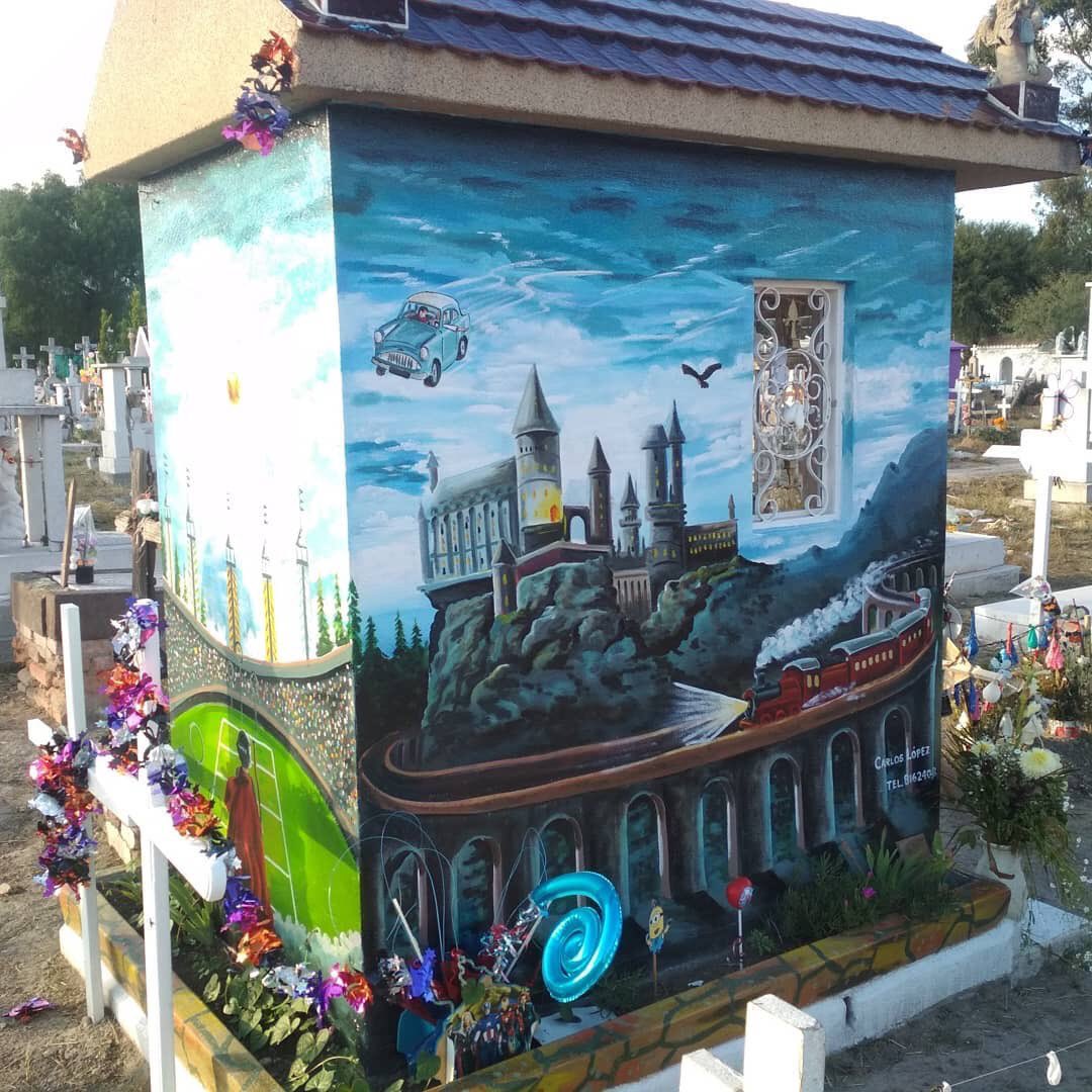 AngeLovesTH's tweet photo. @jk_rowling this is a tomb on San Luis Potosí, México. You keep inspiring always ⚡️ https://t.co/WWp2ZaaPli