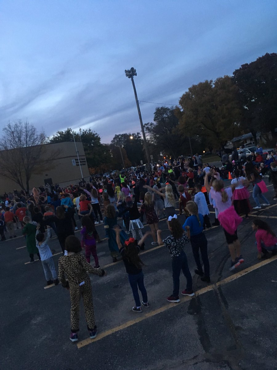 whhsvball's tweet photo. @mcleanwildcats Boogie on the Blacktop! One of my FAV evenings in the fall. #WPSProud https://t.co/i7hkt2Slht