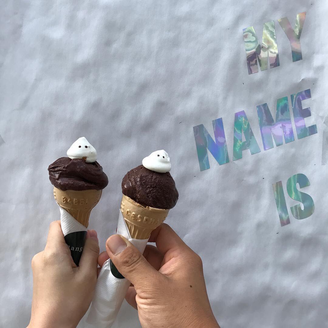 배고파 ペゴパ 韓国 釜山の人気パティスリー Manger のアイスクリームブランドの アイスクリームが可愛すぎる My Name Is Ice Cream チョコレート味の濃厚アイスの上に ちょこんと乗った可愛い妖精 カフェはやっぱり釜山だね