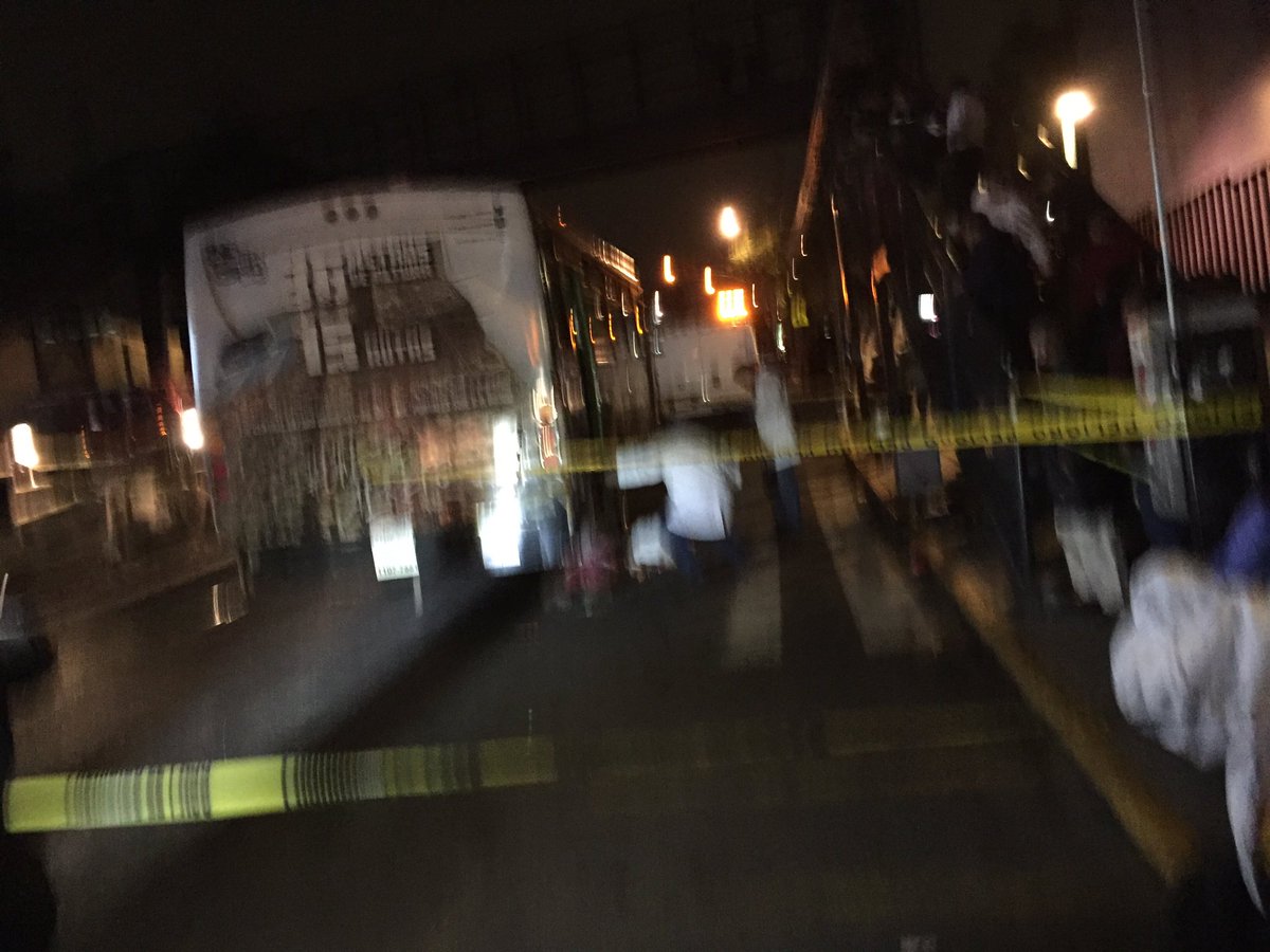 RecupPlateros's tweet photo. Camión de la Ruta 117 atropella mujer que falleció en el lugar, frente a la bodega Aurrerá Centenario #LomasDePlateros cuantos más? @DENUNCIAINVEAMX @inveacdmx @SSP_CDMX @AlcaldiaAlvaroO @amievajoserra @Poder_AG_AO @trinohernandez @AristeguiOnline https://t.co/rmOgm93NWJ