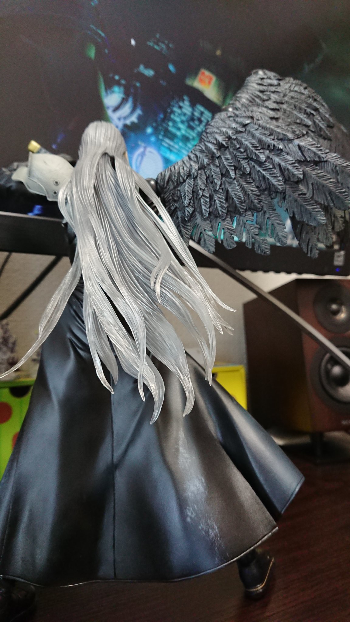 アイオラ Ff7r 1st Anniversary セフィロスかっこいい 顔も良いし片翼も良いし正宗も良いし このプレイアーツ最高では 正宗が簡単に折れそうなのが怖いけど とりあえず Ff7リメイクはよぉぉぉぉ D Ff7 Ffvii Ff7ac Ffviiac Ff7