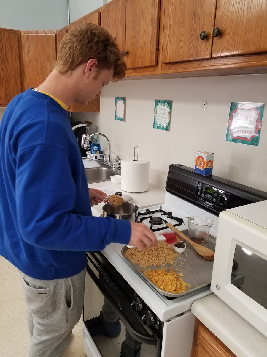 mrsabc061006's tweet photo. One of my favorite labs with Foods 1 students! Crunchy Munchy Goop! Only 1 trip to the supply table AND no help from Mrs Corum!  #bementbulldogs #FCS #adulting https://t.co/FpJAixZ6V7