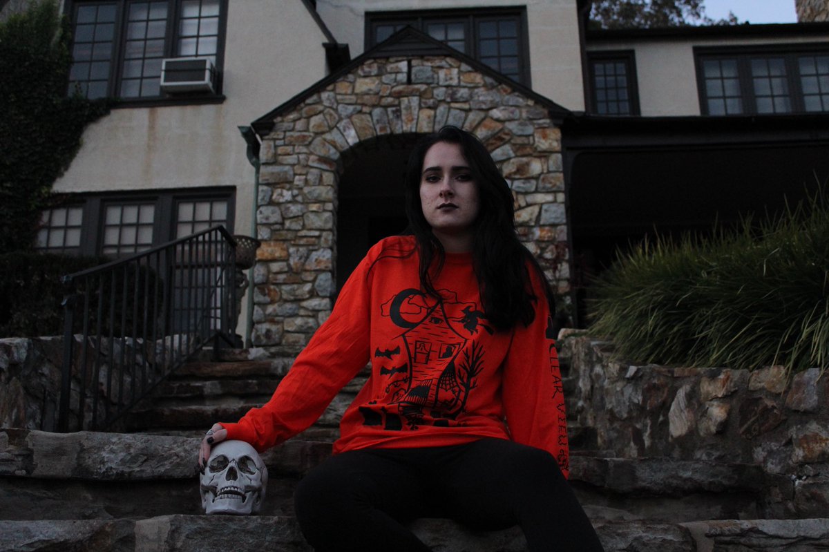 ClearViewClo's tweet photo. GET SPOOKY THIS HALLOWEEN WITH THE CLEAR VIEW HAUNTED HOUSE LONG SLEEVE. 🕸🧟‍♂️🌙🏚⚰️☁️

model // @ActuallyShelby 
🏚https://t.co/TytLZOFrtj🏚 https://t.co/d1Bg4lRkfE