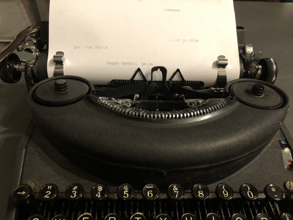 jfantastic007's tweet photo. I had the most amazing birthday!! Thank you @FolgerLibrary 💖 This Belle loves the library #HappyBirthday #WashingtonDC #Shakespeare #Winston #FolgerLibrary #QueenElizabeth #vacation #Belle #books #libraygoals https://t.co/4ZBW5h7gJM