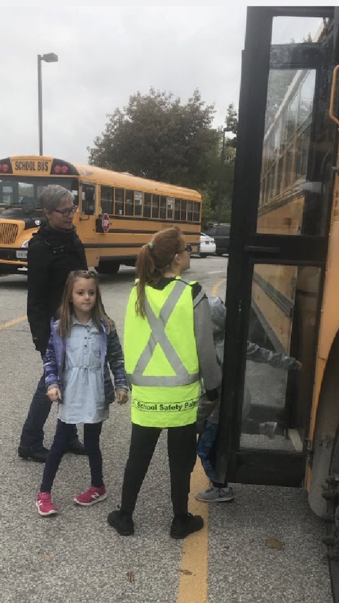Pratique annuelle des évacuations d’autobus, un autre grand succès!  Merci à Holly et à nos chers conducteurs.