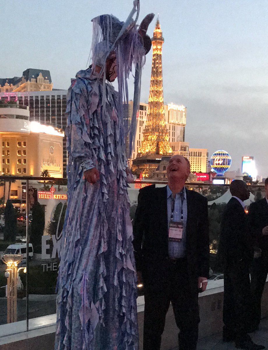 lesliez194's tweet image. Sizing it up at the Excel 401K conference! #UtopiaAdvisor #Excel401k #Fintech