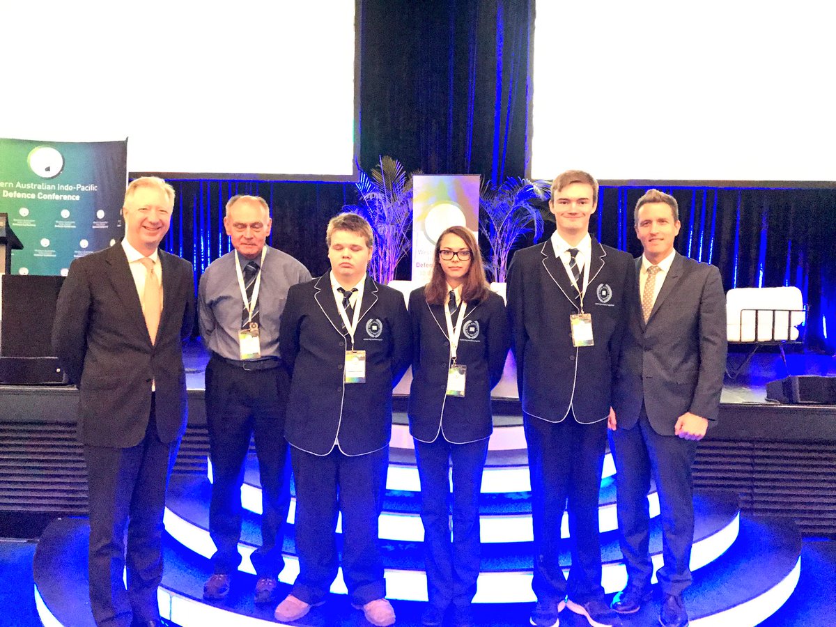 David Singleton joined students from the <a href="/ptechaustralia/">P-TECH Australia</a> program at <a href="/CecilAndrewsWA/">CecilAndrewsCollege</a> &amp; <a href="/joshwilson/">Josh Wilson</a> at the #WAIndoPacDef to talk about careers in #defence #industry. #auspol #ausdef #navy #shipbuilding #exports #STEM