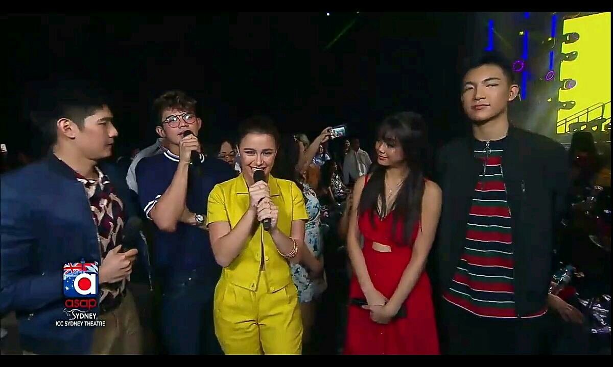 izechichi143's tweet photo. bish may imaginary line si ylona nung time na to🤣🤣impernes kay d, di nagalaw🤣savor the moment like this🤣 https://t.co/P3WD8ALtVV
