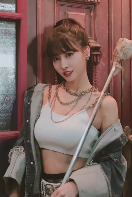 KpopUpdatesSshi's tweet photo. YES or YES 

Random Photo Card

#TWICE #트와이스 #YESorYES #RandomPhotoCard https://t.co/iFMmxKFXg3