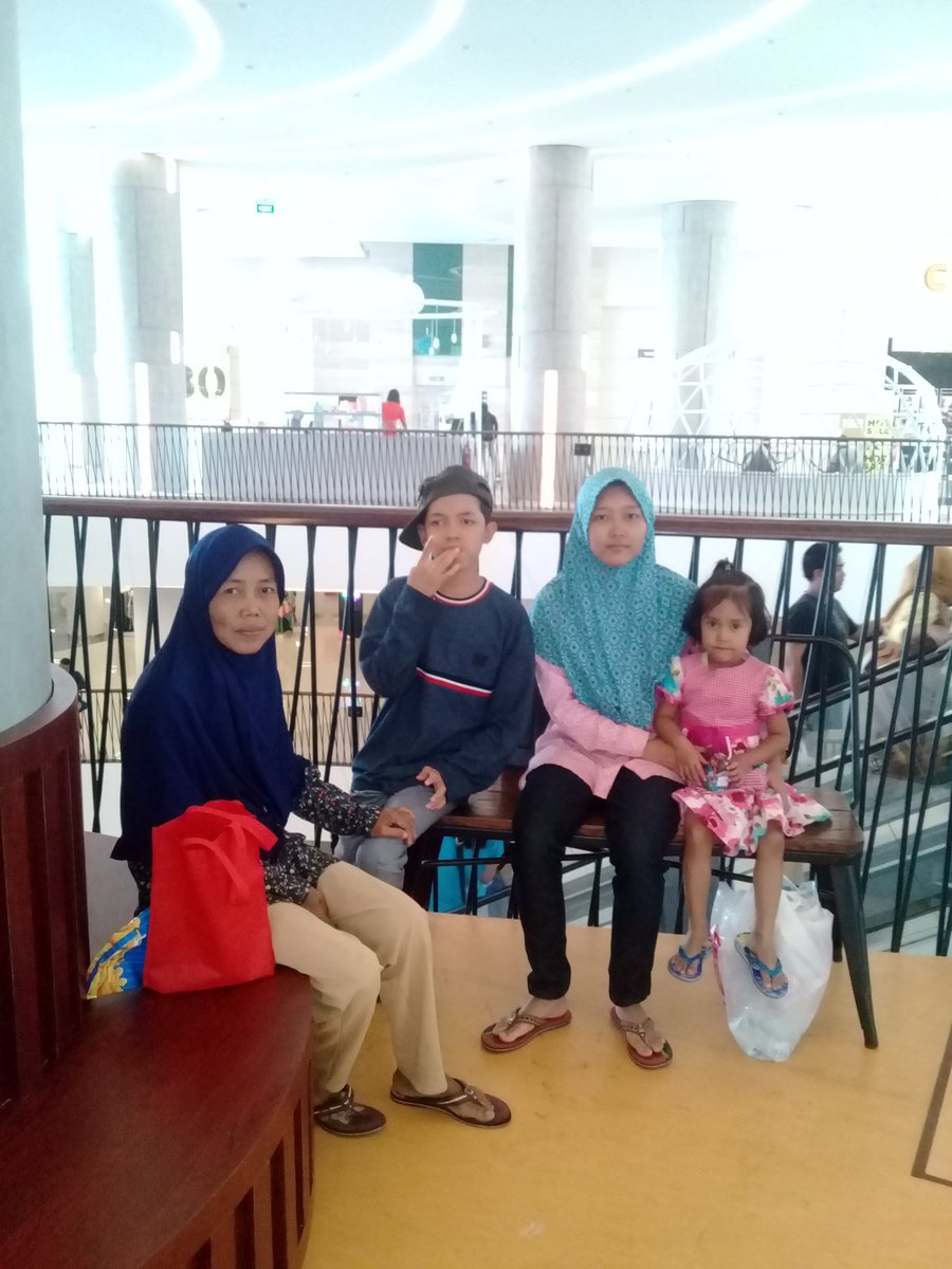 Widya_0996's tweet photo. @Honor_Indonesia Kebersamaan bersama keluarga itu adalah momen beharga bagi saya karena kapan lagi kita kumpul beginih walaupin sederhana tapi tetap dengan penuh Cinta dan kasih Sayang .. #ColorFulHonor https://t.co/N5wvEhugxE