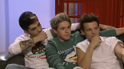 todays1dhistory's tweet image. Today (October 30) in 2012 - nesting doll Direction on the Scott Mills Ustream 😭😭